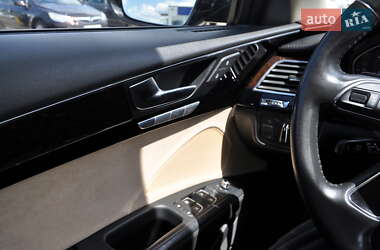 Седан Audi A8 2012 в 