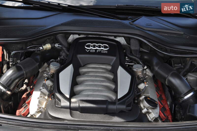 Седан Audi A8 2012 в Киеве