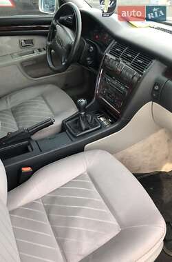 Седан Audi A8 1995 в 