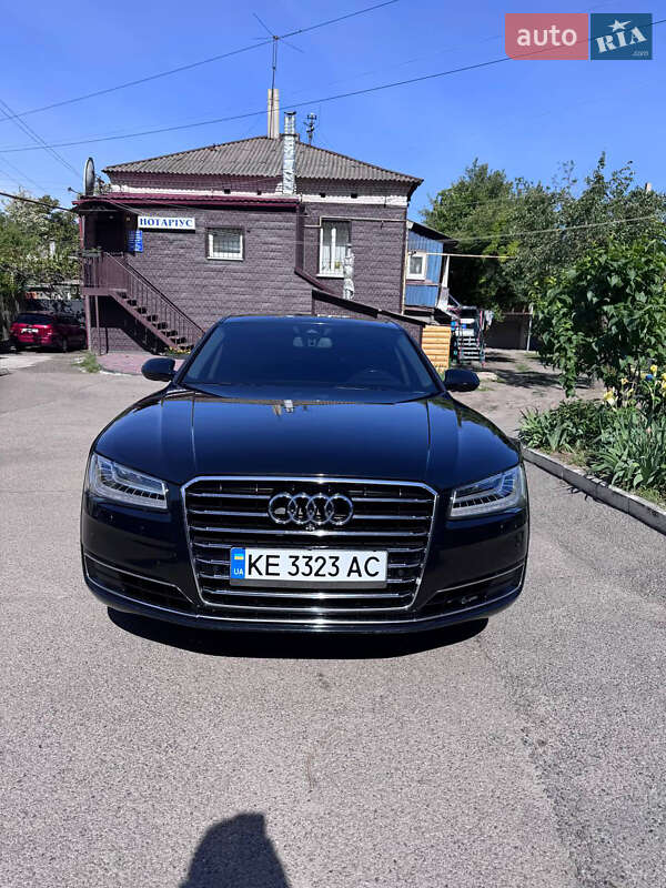 Седан Audi A8 2017 в 