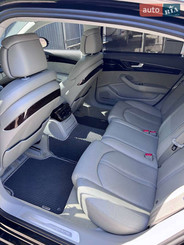 Седан Audi A8 2017 в Днепре