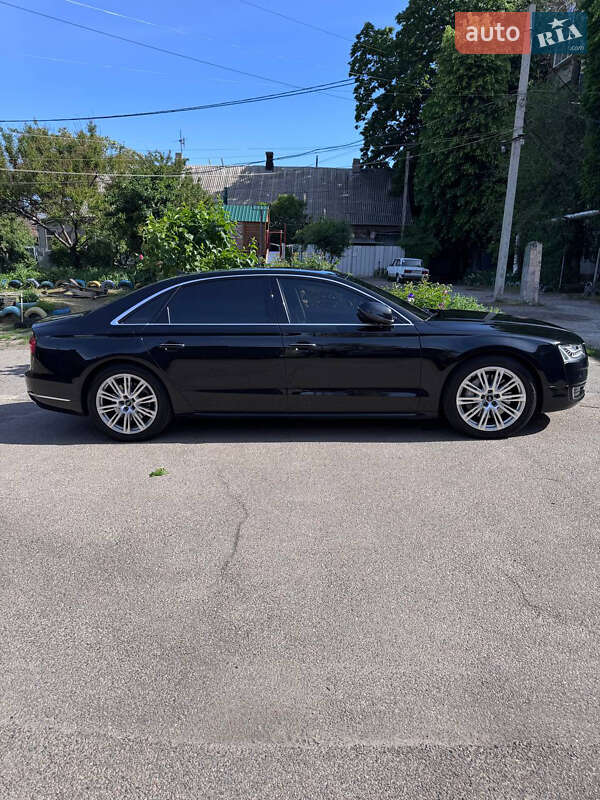 Седан Audi A8 2017 в Днепре