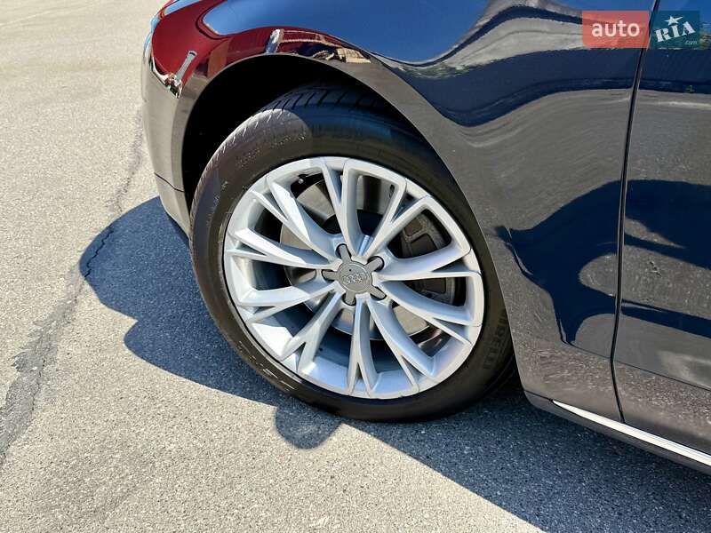 Седан Audi A8 2010 в Киеве
