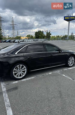 Седан Audi A8 2012 в 