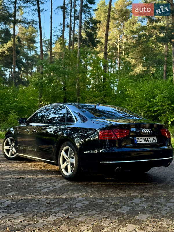 Седан Audi A8 2012 в Новояворовске