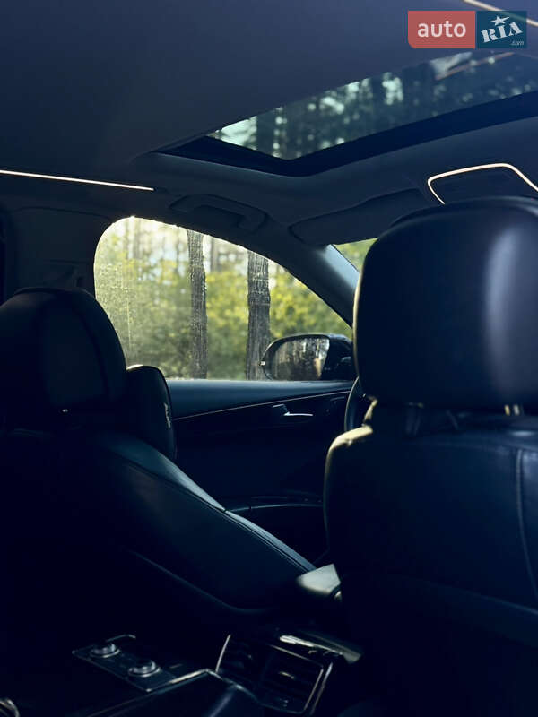 Седан Audi A8 2012 в Новояворовске