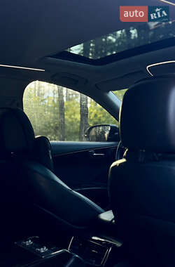 Седан Audi A8 2012 в 