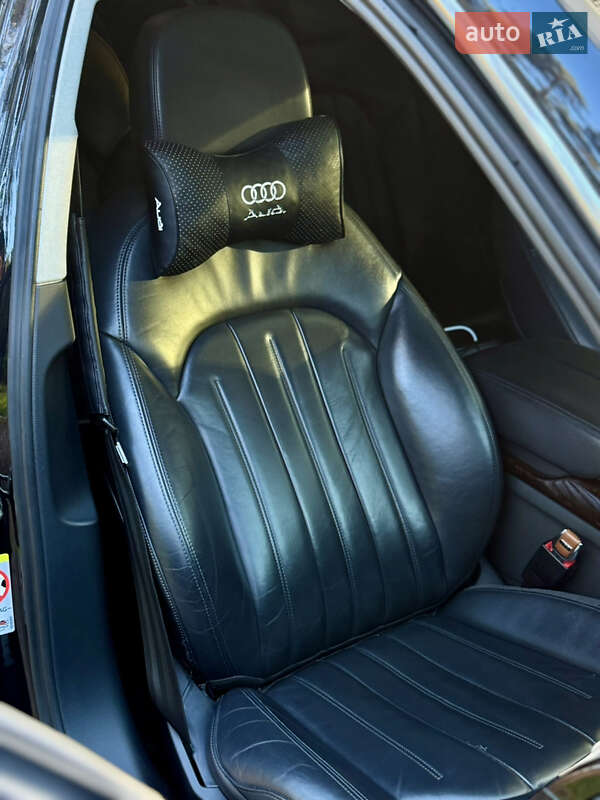 Седан Audi A8 2012 в Новояворовске