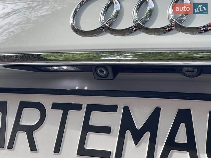 Седан Audi A8 2016 в Ровно