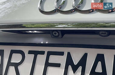 Седан Audi A8 2016 в 