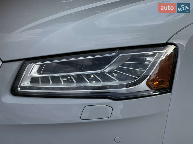 Седан Audi A8 2016 в Ровно