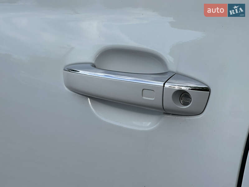 Седан Audi A8 2016 в Ровно