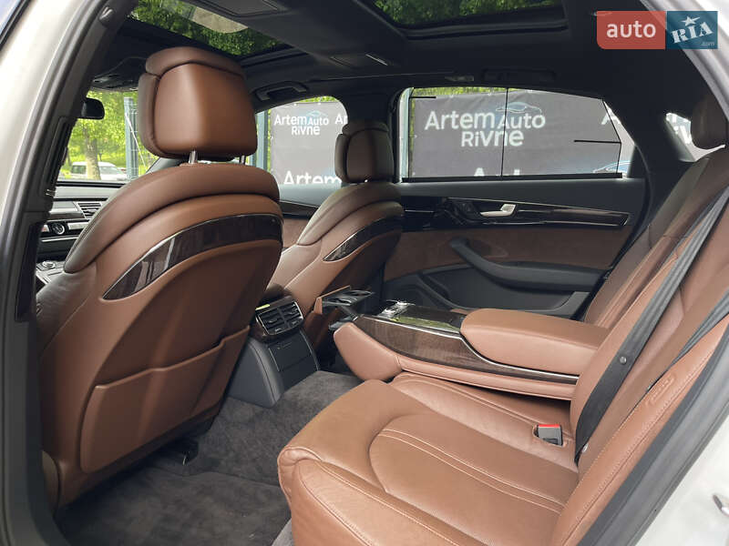 Седан Audi A8 2016 в Ровно