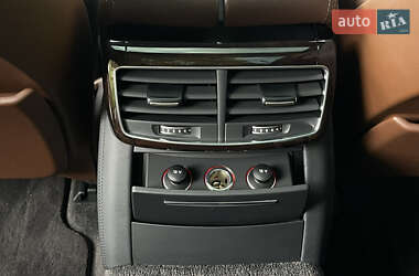 Седан Audi A8 2016 в 
