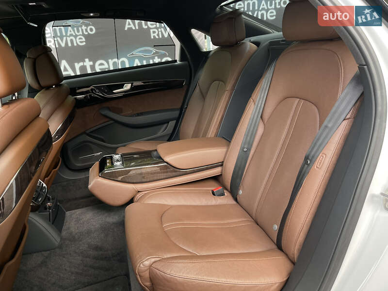 Седан Audi A8 2016 в Ровно
