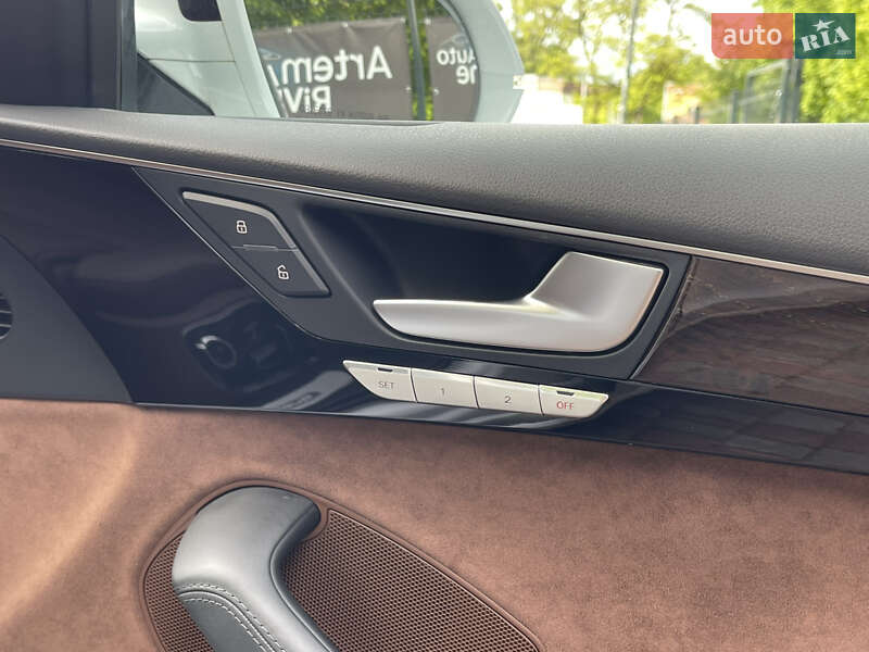 Седан Audi A8 2016 в Ровно