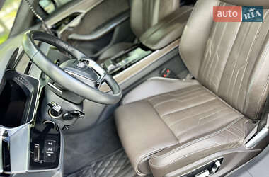 Седан Audi A8 2017 в 