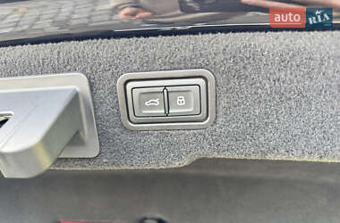 Седан Audi A8 2017 в 