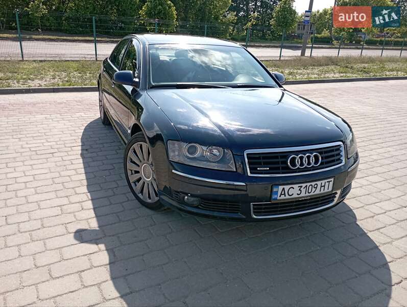 Седан Audi A8 2004 в 