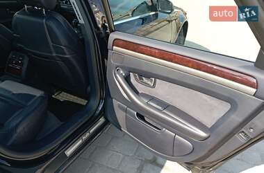 Седан Audi A8 2004 в 