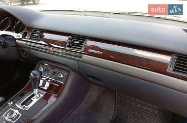 Седан Audi A8 2004 в 