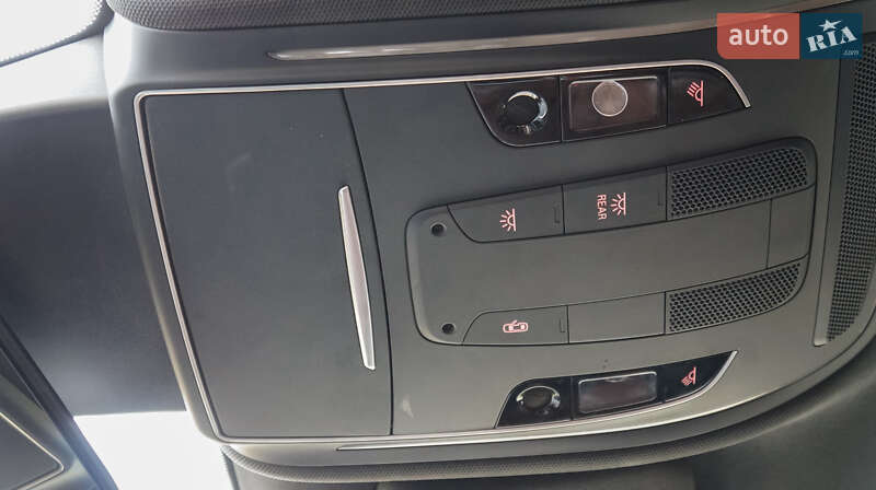 Седан Audi A8 2016 в Чернівцях