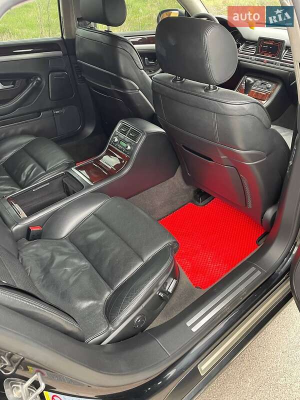 Седан Audi A8 2004 в Хоросткові