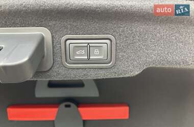 Седан Audi A8 2013 в 