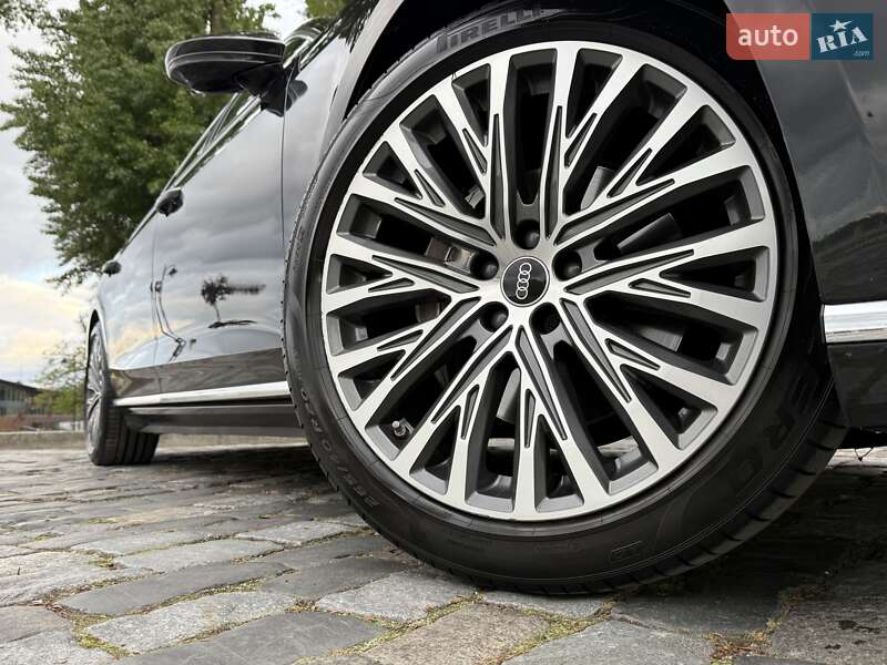 Седан Audi A8 2021 в Киеве