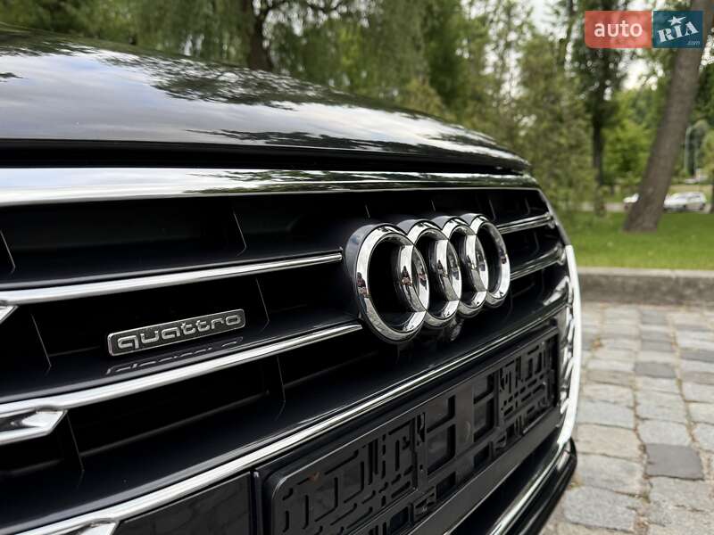 Седан Audi A8 2021 в Киеве