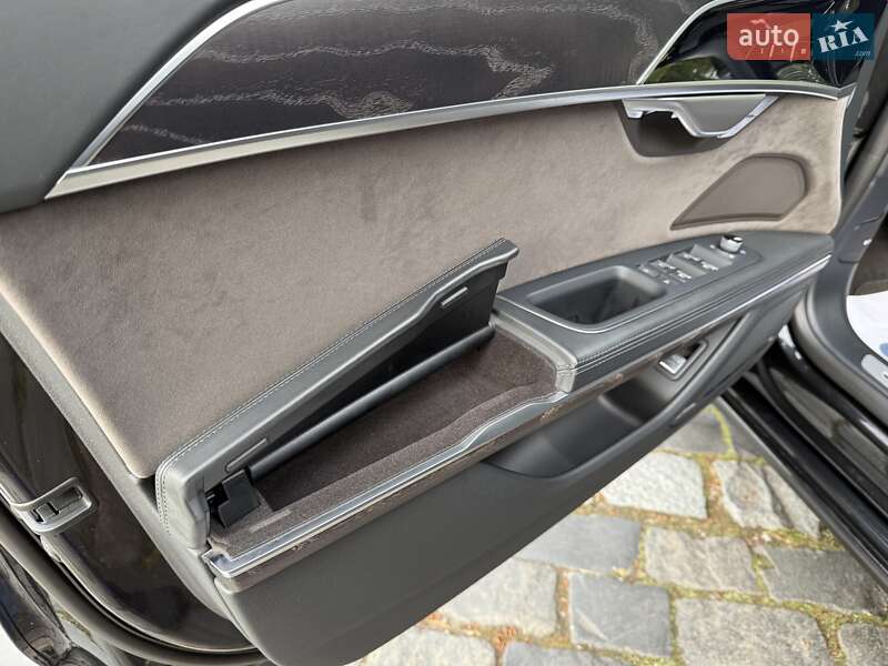 Седан Audi A8 2021 в Киеве