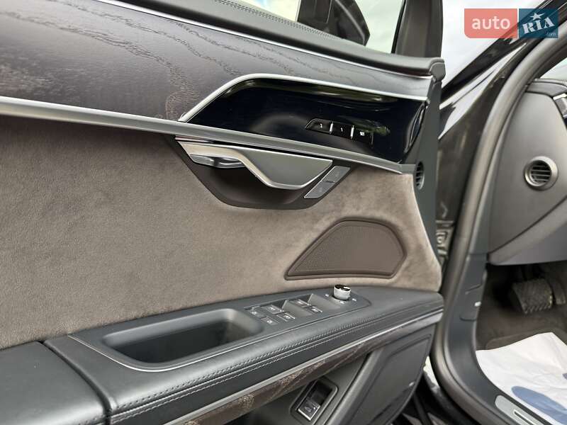 Седан Audi A8 2021 в Киеве