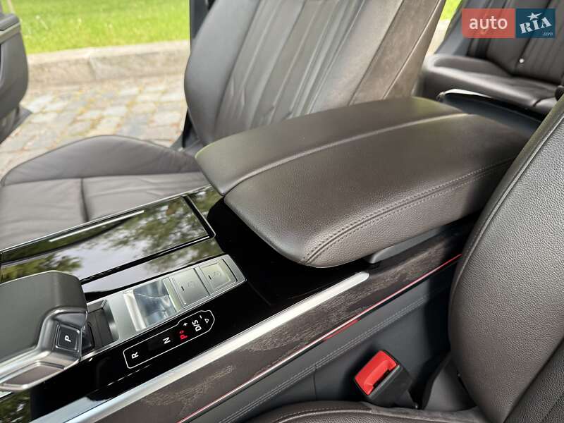 Седан Audi A8 2021 в Киеве