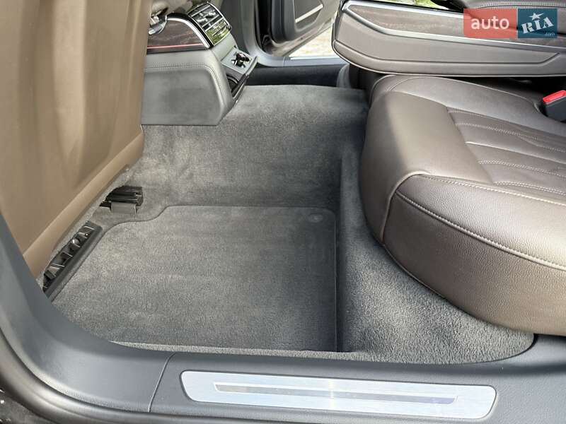 Седан Audi A8 2021 в Киеве