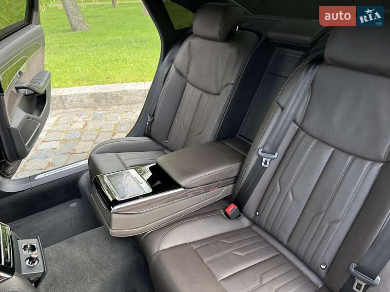 Седан Audi A8 2021 в Киеве
