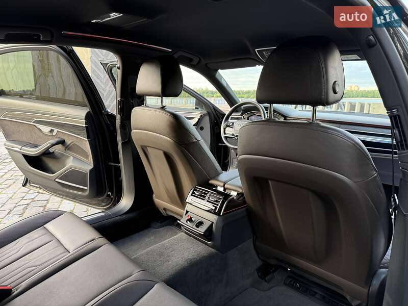 Седан Audi A8 2021 в Киеве