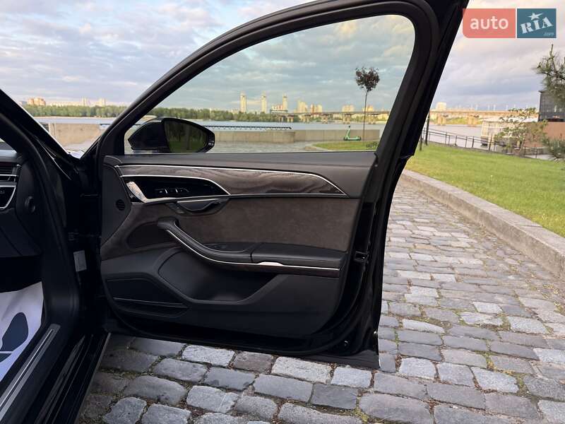 Седан Audi A8 2021 в Киеве