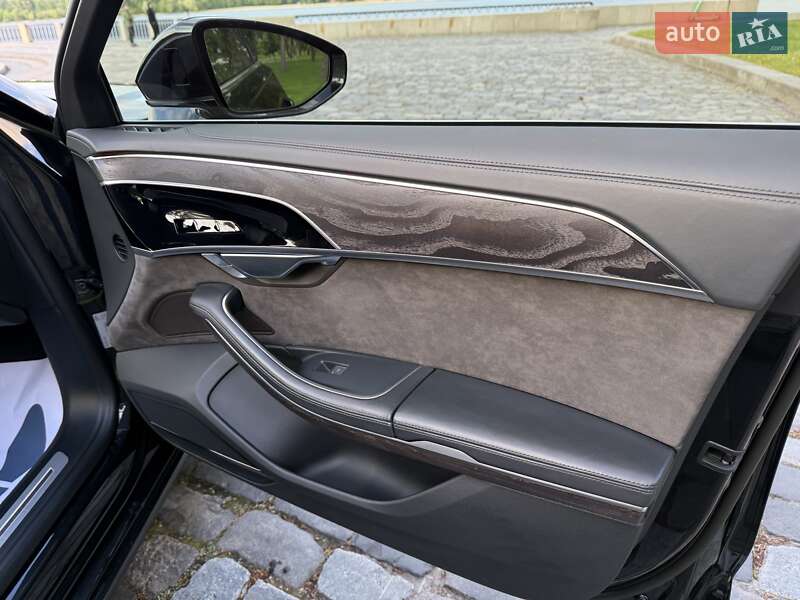 Седан Audi A8 2021 в Киеве
