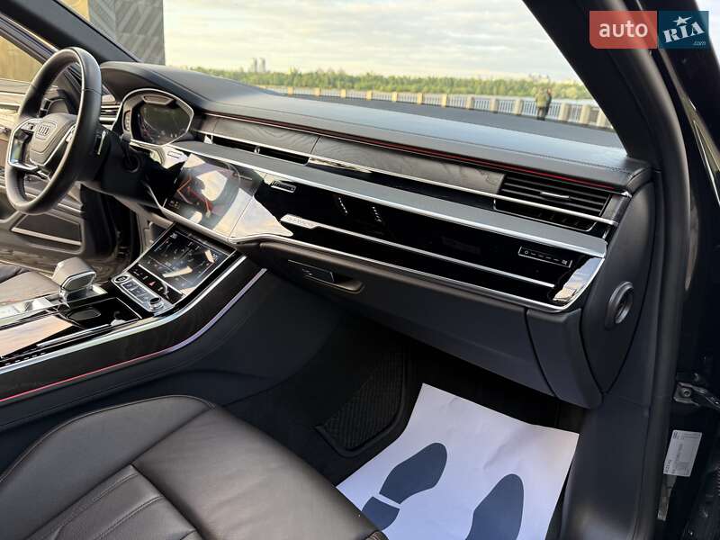 Седан Audi A8 2021 в Киеве