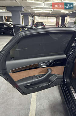 Седан Audi A8 2016 в 