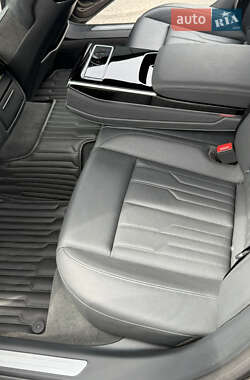 Седан Audi A8 2019 в 