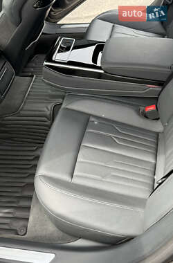 Седан Audi A8 2019 в 