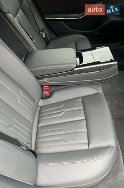 Седан Audi A8 2019 в 