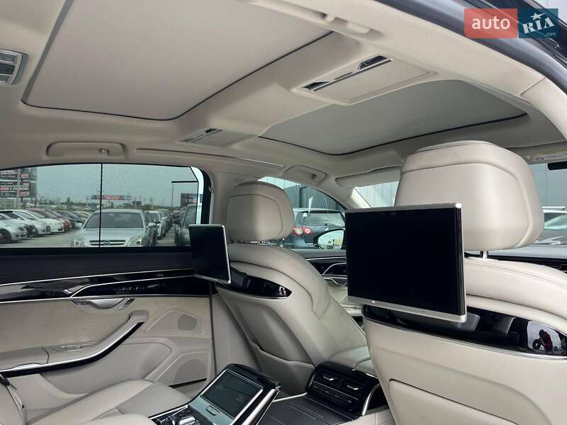Седан Audi A8 2018 в Львові