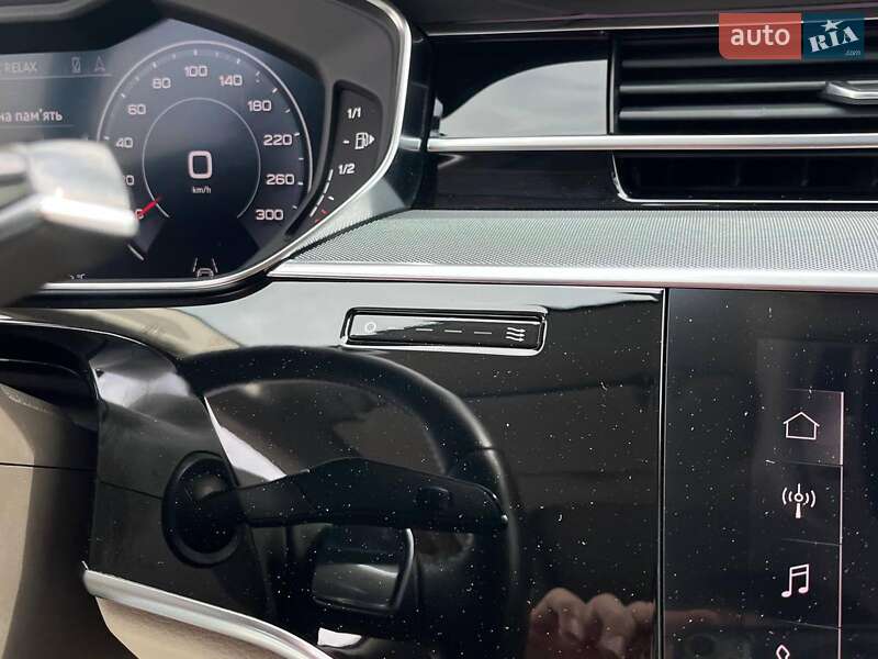 Седан Audi A8 2018 в Львові
