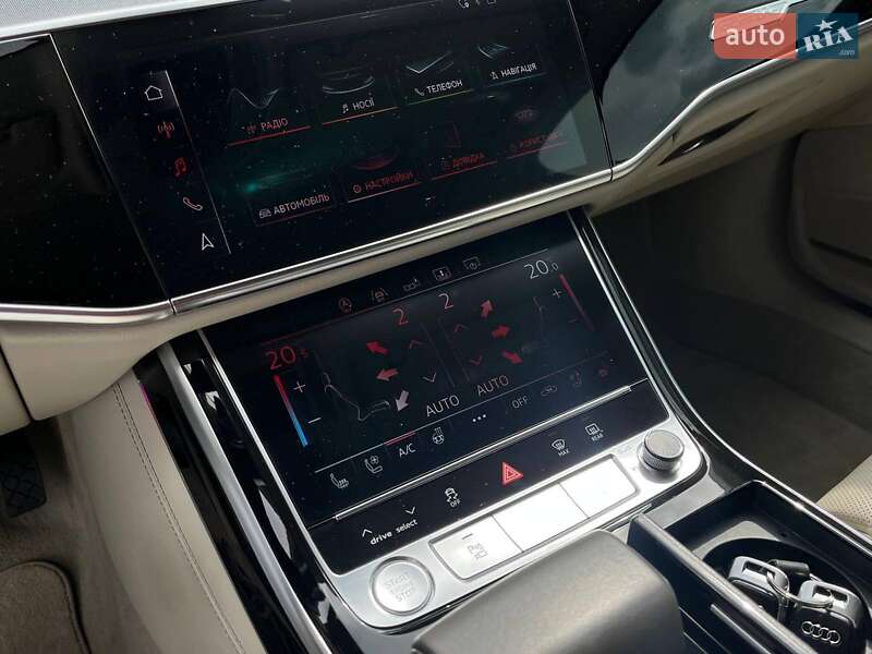 Седан Audi A8 2018 в Львові