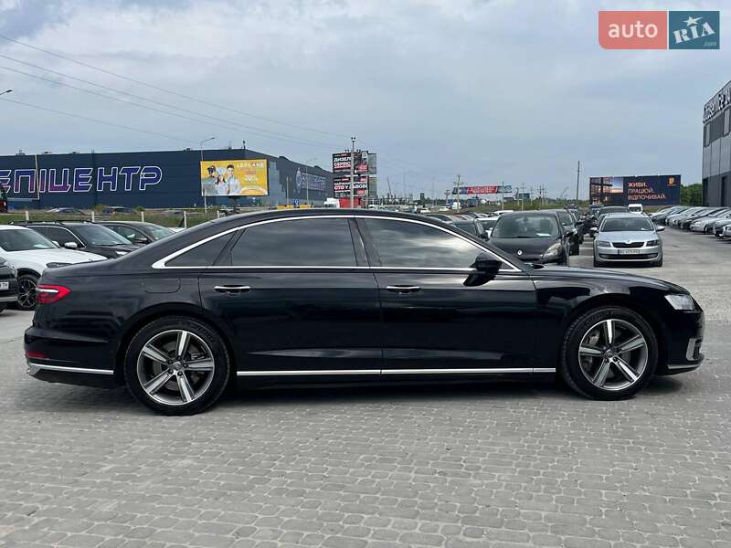 Седан Audi A8 2018 в Львові