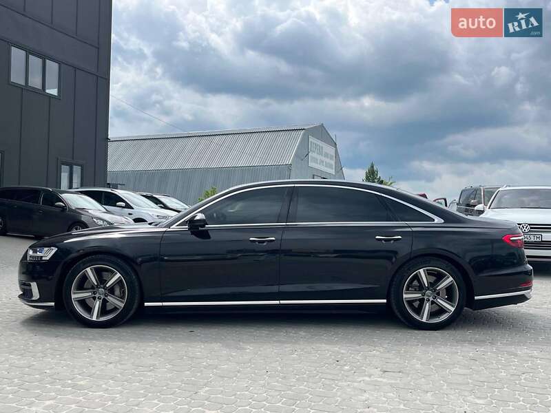Седан Audi A8 2018 в Львові