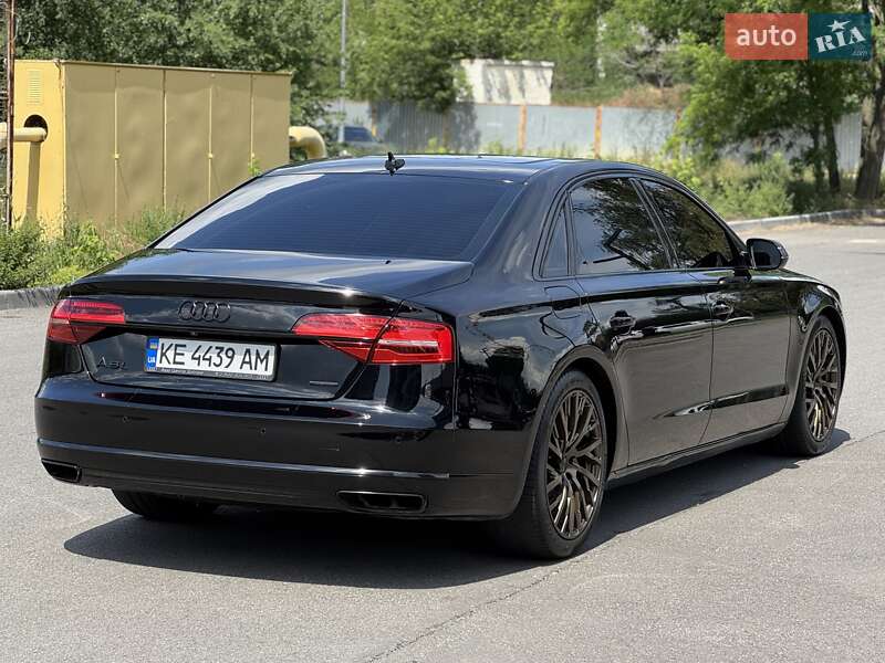 Седан Audi A8 2015 в Дніпрі