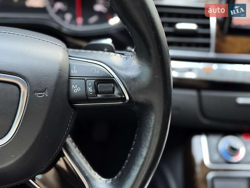 Седан Audi A8 2015 в Дніпрі